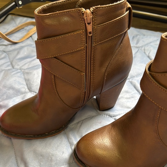 Nine West Brown Ankle Booties with High Heel and Gold Buckle - Picture 3 of 6